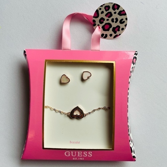 ๐ NWT GUESS Heart Stud Earrings & Bracelet Set ๐ - Picture 2 of 7